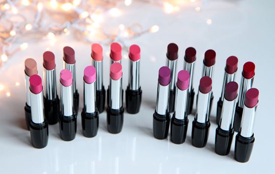 20 lipstick swatches