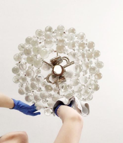 5 S How To Clean A Chandelier, How To Keep Crystal Chandelier Clean